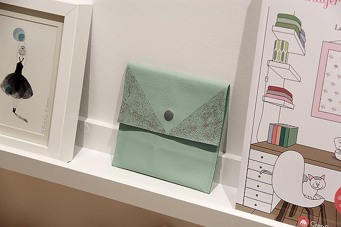 Ma pochette mint en cuir et à paillettes