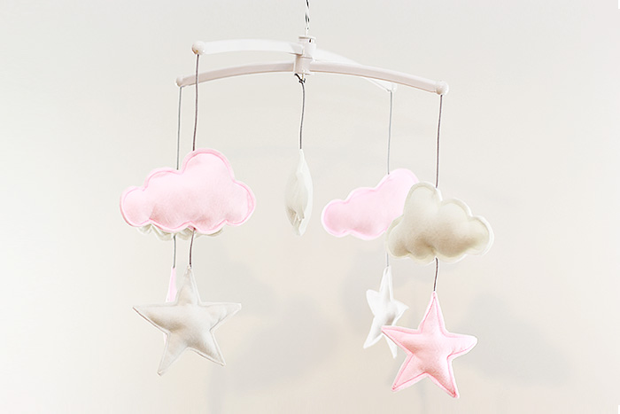 mobile-diy-etoiles-nuages-couture-feutrine