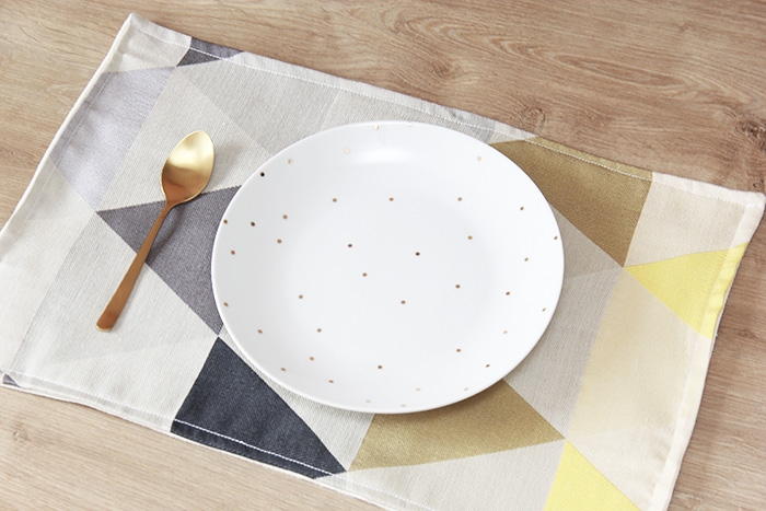 set-table-couture-broderie-chat-gratuite-lalouandco-tissu-scandinave
